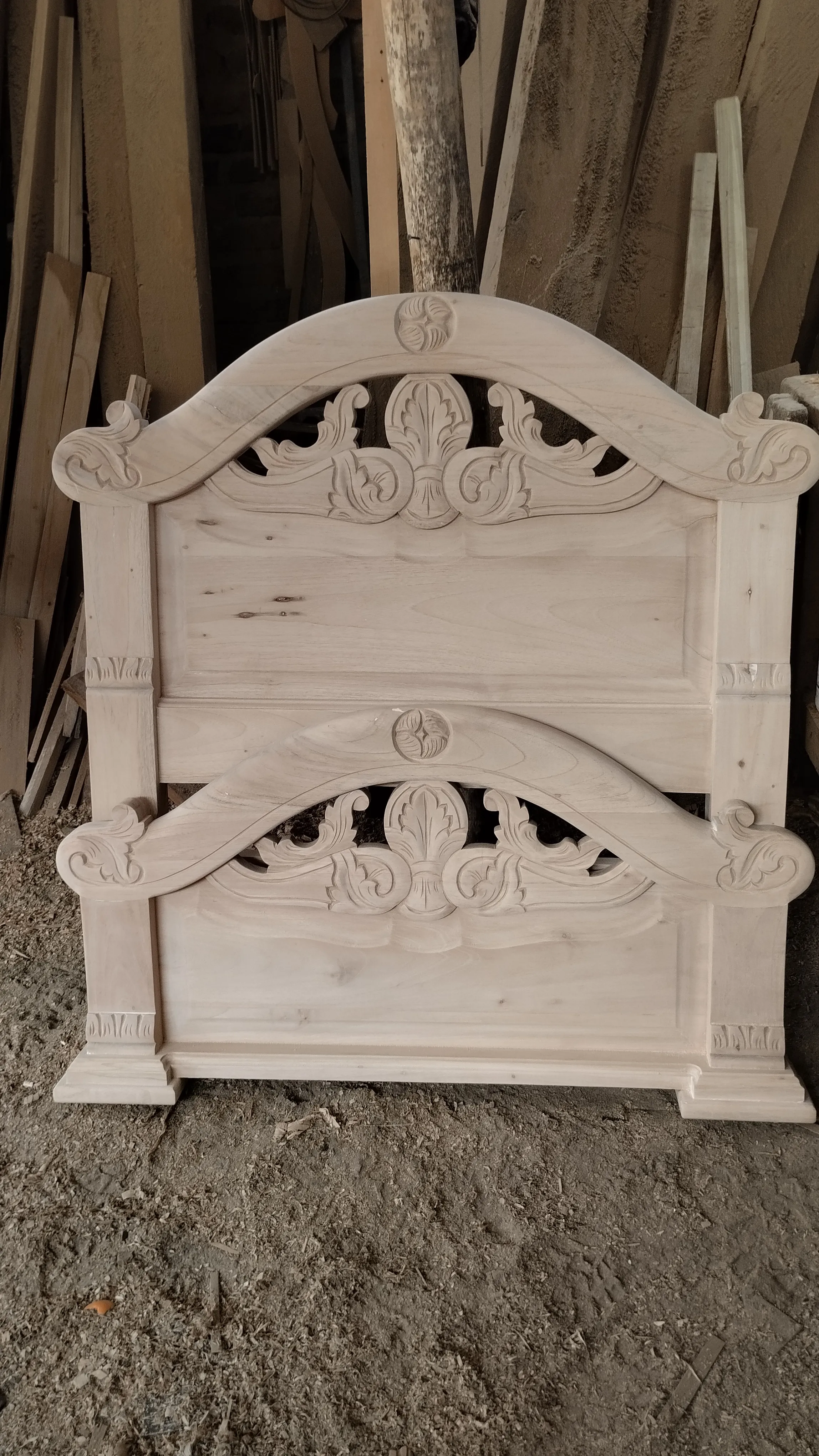 Cama de Madera tallada