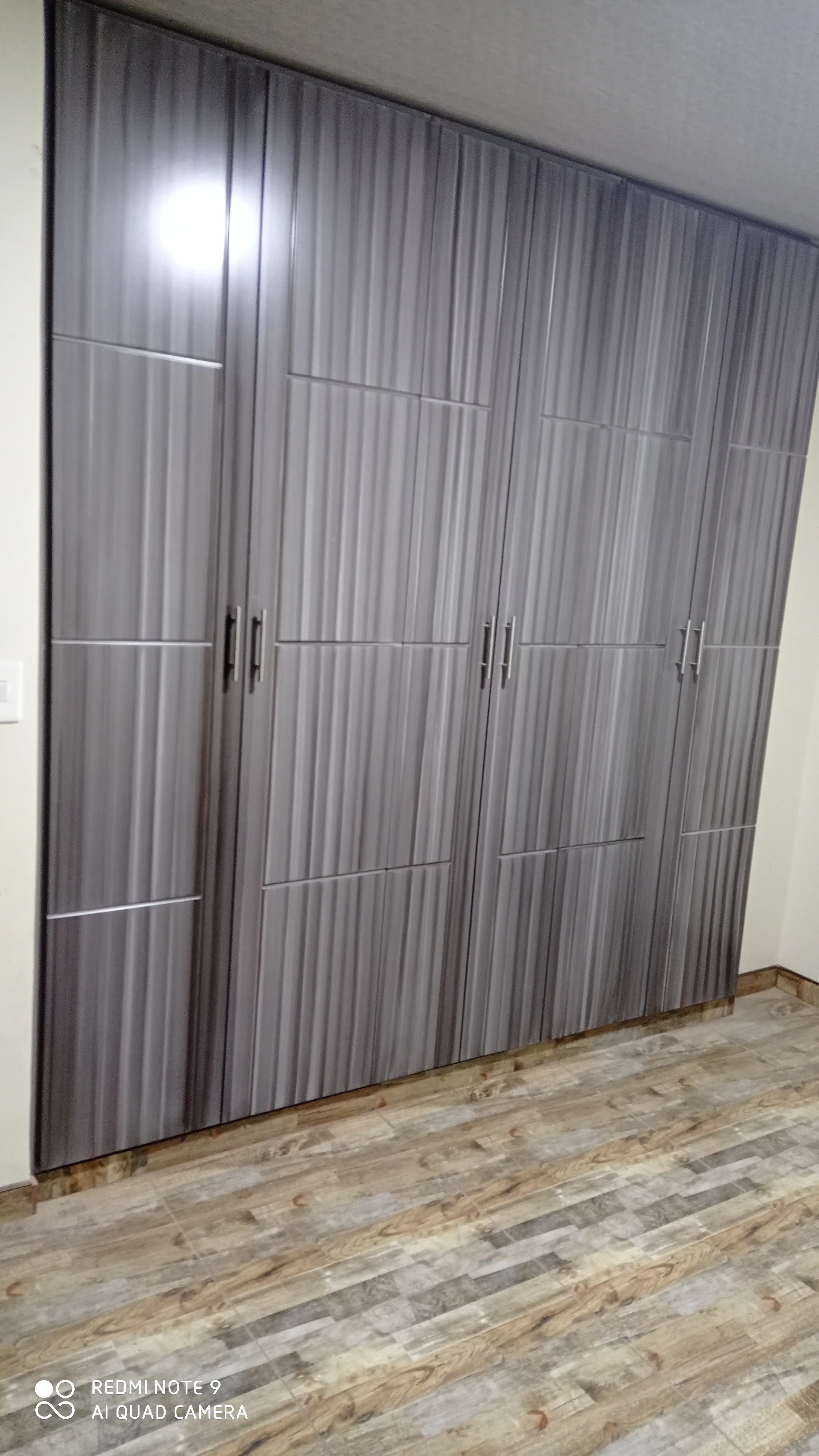 Closet color gris