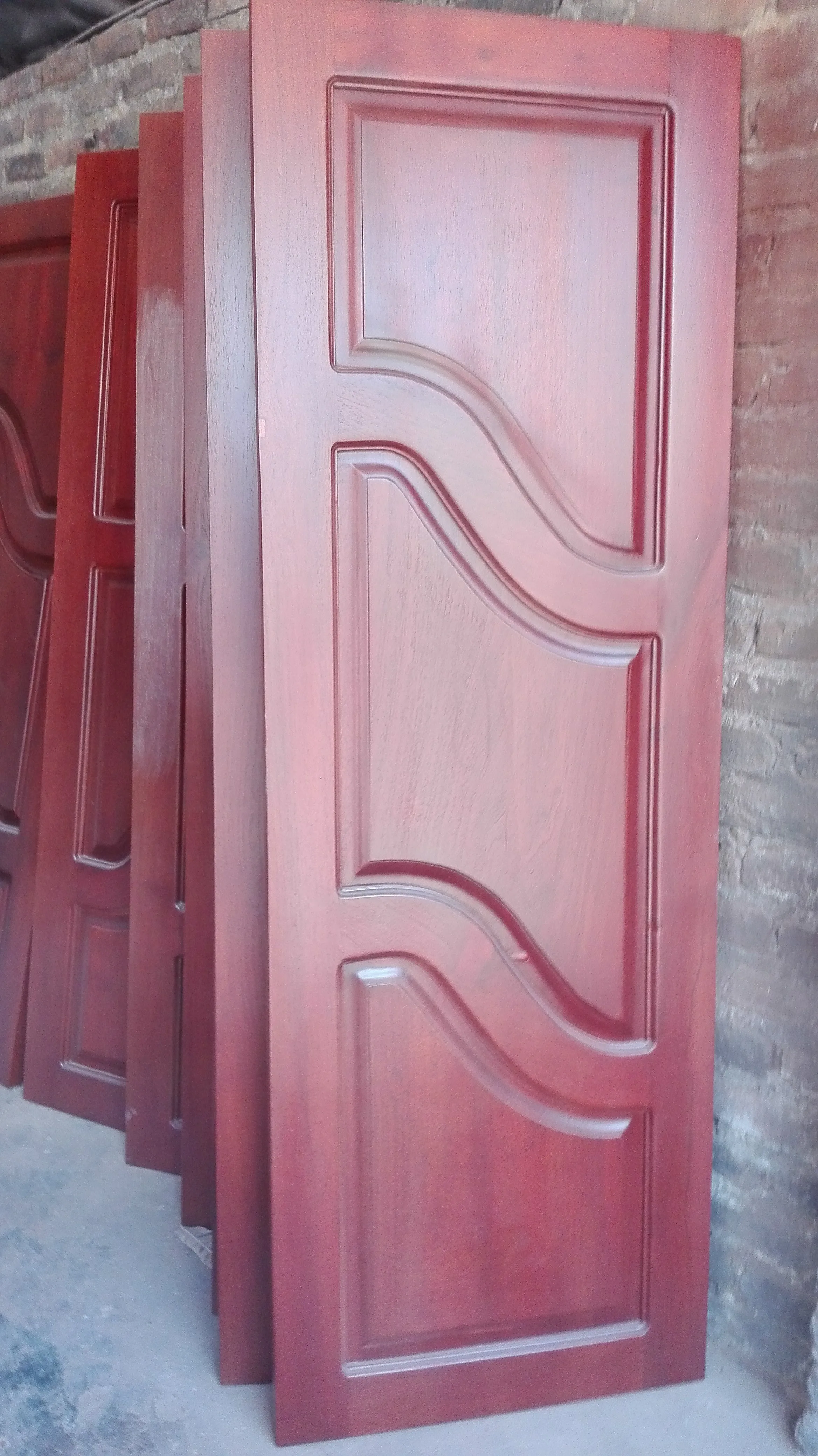 puerta en madera de cedro